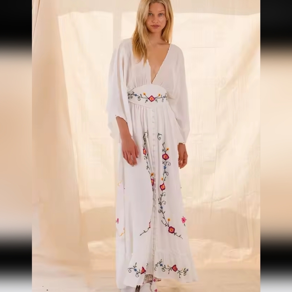 Chic White Floral Embroidered Long Sleeve Dress - Picture 4 of 15